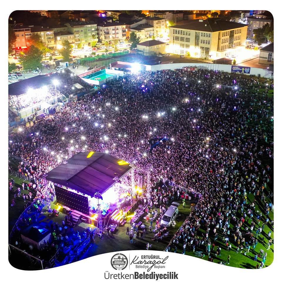 22'inci Uluslararası Geleneksel ve Kültürel Yaprak Festivalimiz Kapsamında Gerçekleştirdiğimiz Oğuzhan Koç ve Derya Uluğ Konserleriyle Eğlence Doruk Noktasına Ulaştı.