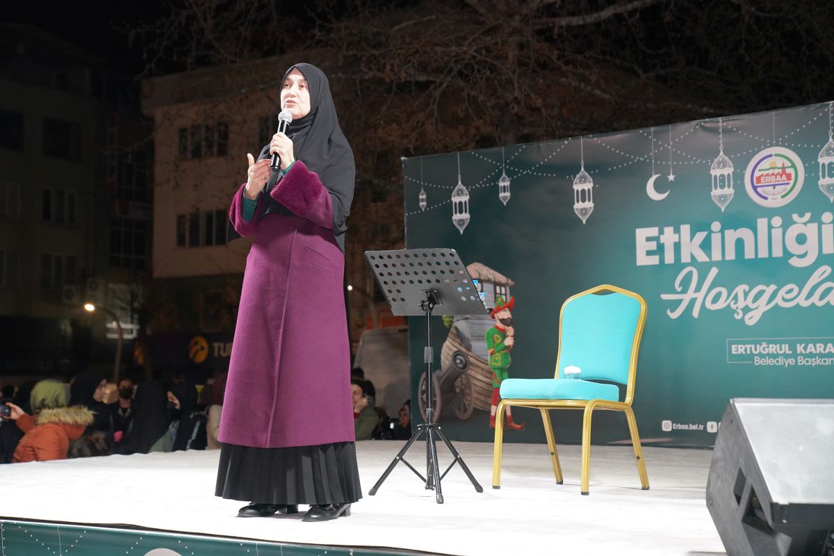 Erbaa Belediyesi’nin Yazar Saliha Erdim’in Katılımıyla Gerçekleştirdiği ‘Huzurlu Aile Sohbetleri’ Adlı Söyleşi Programı Vatandaşlardan Yoğun İlgi Gördü.