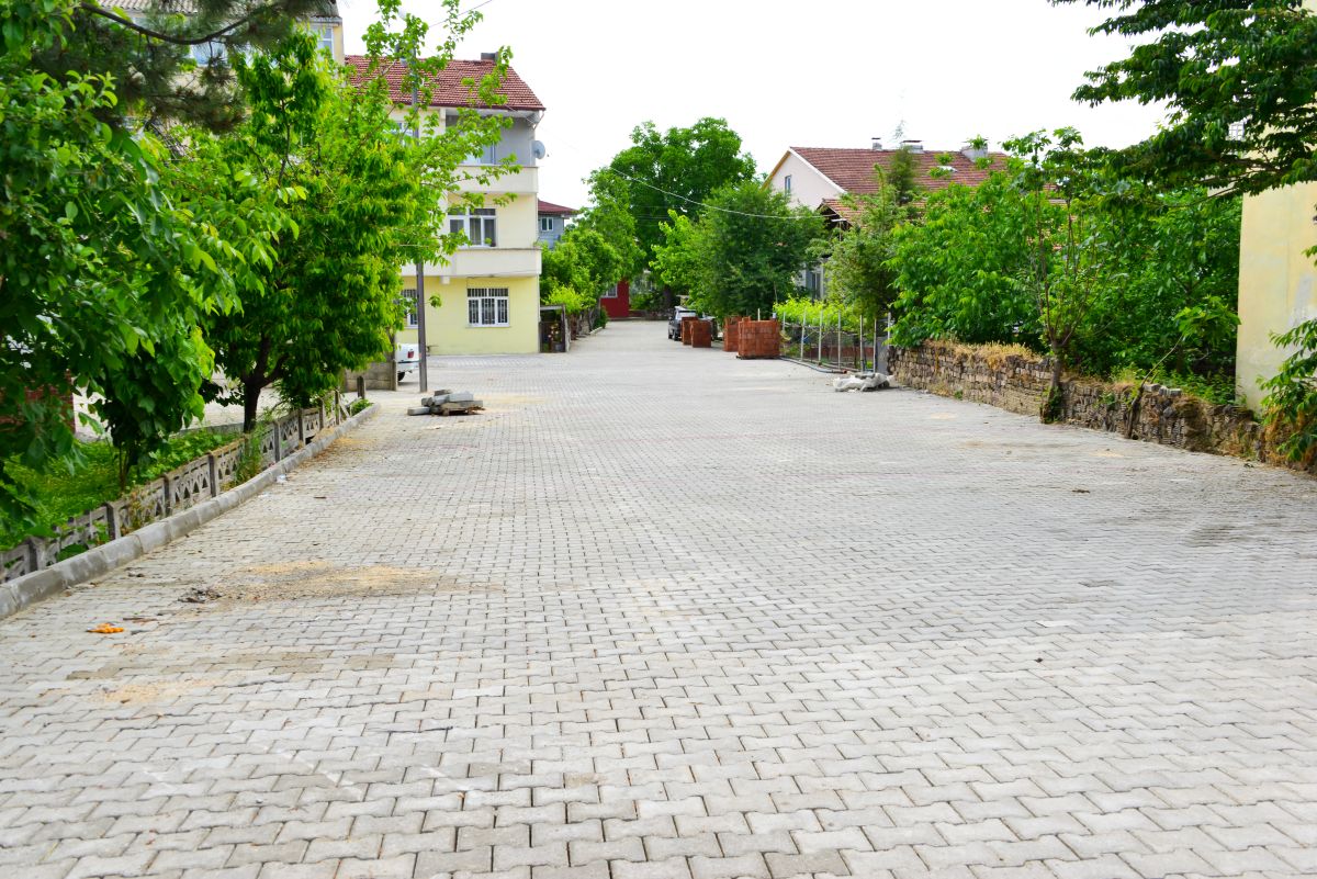 Yıldırım Beyazıt Mahallesi, Velizade Kırımcalar Cami ve Ceylan Sokak’ta parke çalışmalarımızı tamamlayıp güzel bir görünüme kavuşturduk.